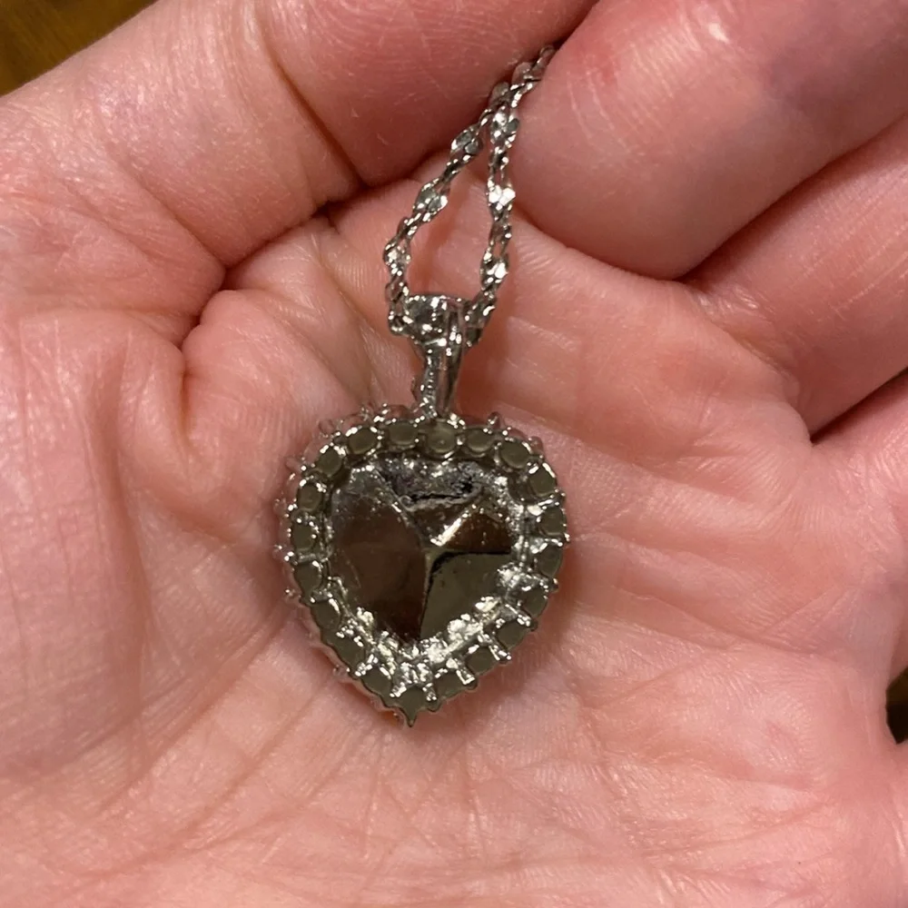 Avon Blue and Silver Heart Necklace with Gemstone - Picture 2 of 5